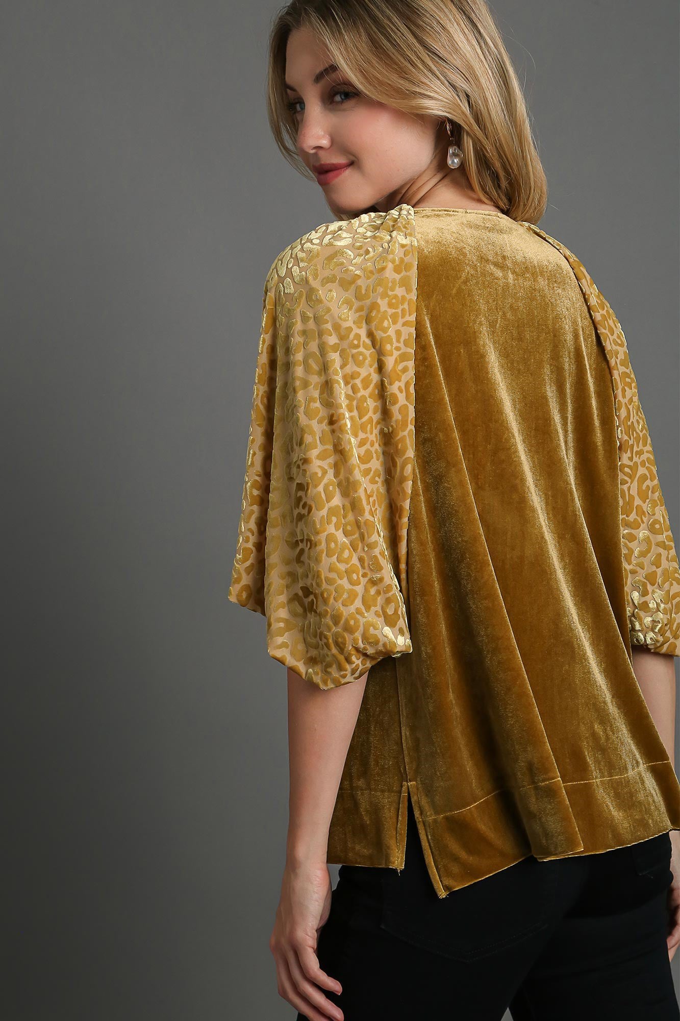 Umgee Round Neck Leopard Balloon Sleeve Velvet Top - AMIN Clothing 